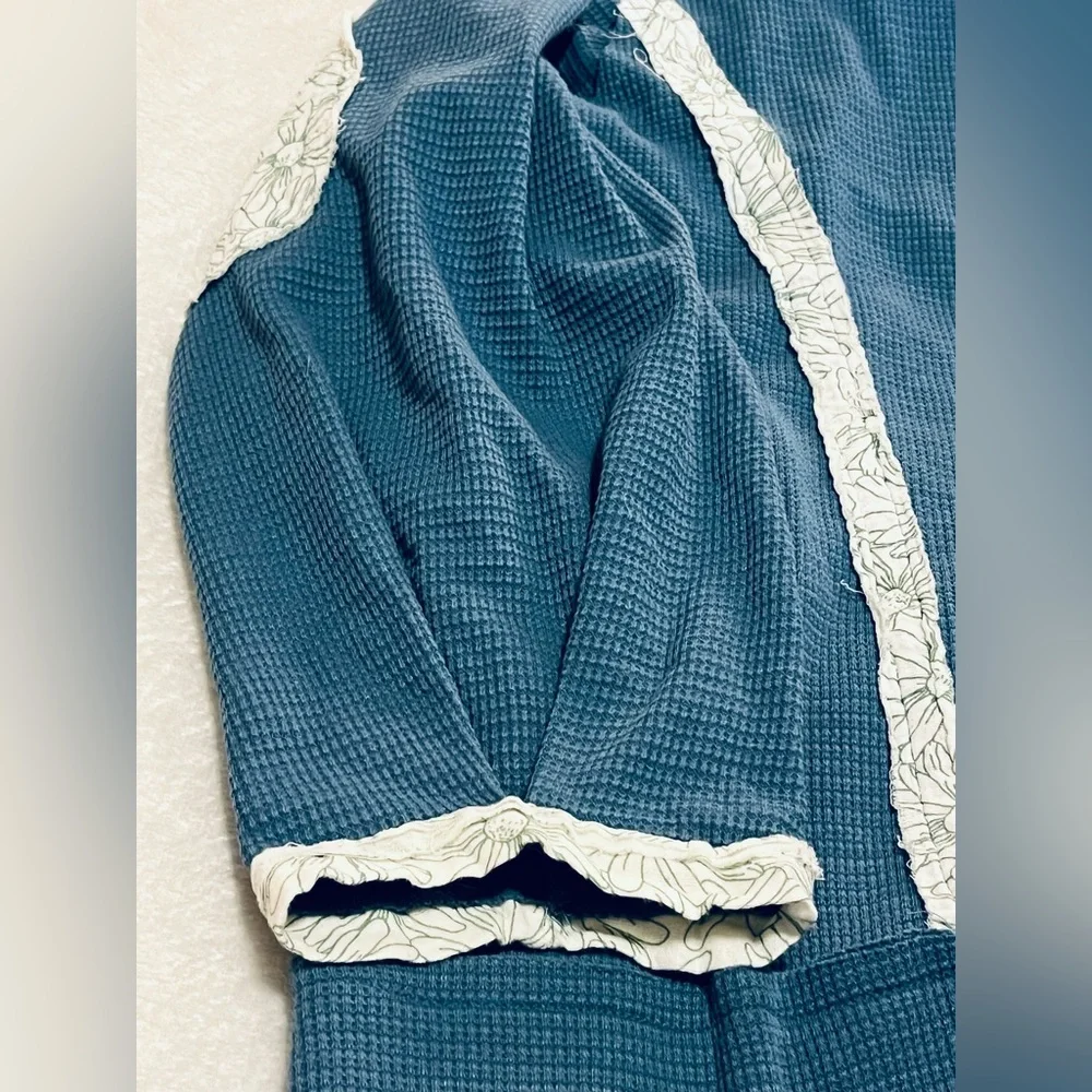 NEW! POL Thermal Knit Top with Heart Peace Sign
Patch on Front in Sz. Large - Picture 9 of 15